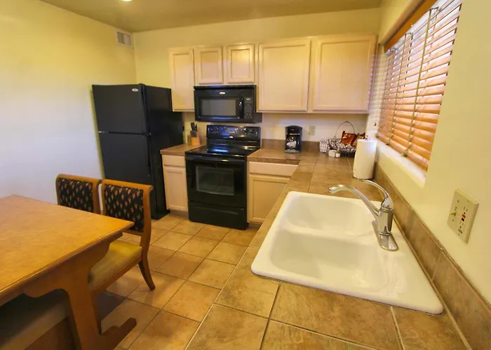 Of - 2 Bedroom With Fireplace Apartment