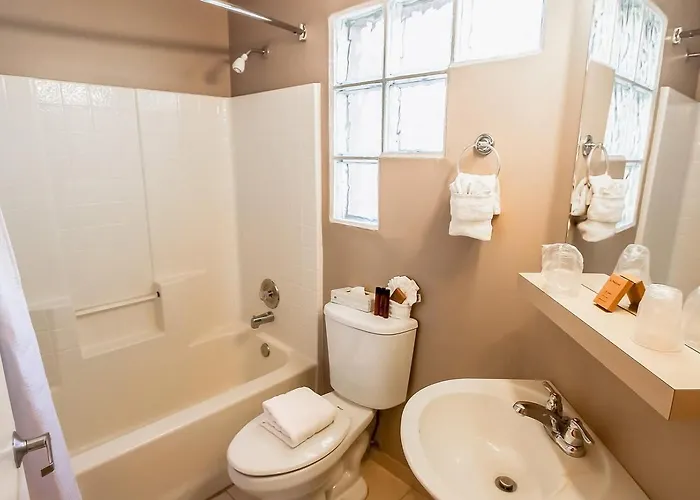 Of - 2 Bedroom With Fireplace